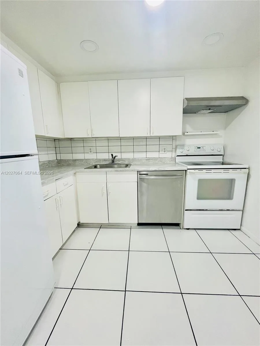 13499 Biscayne Blvd # 1613, North Miami, FL 33181
