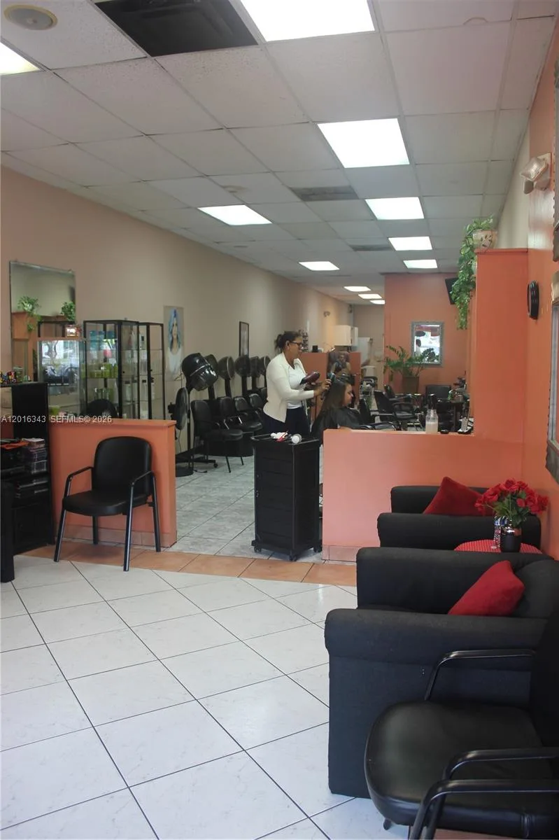 6647 Taft St, Hollywood, FL 33024 photo 4