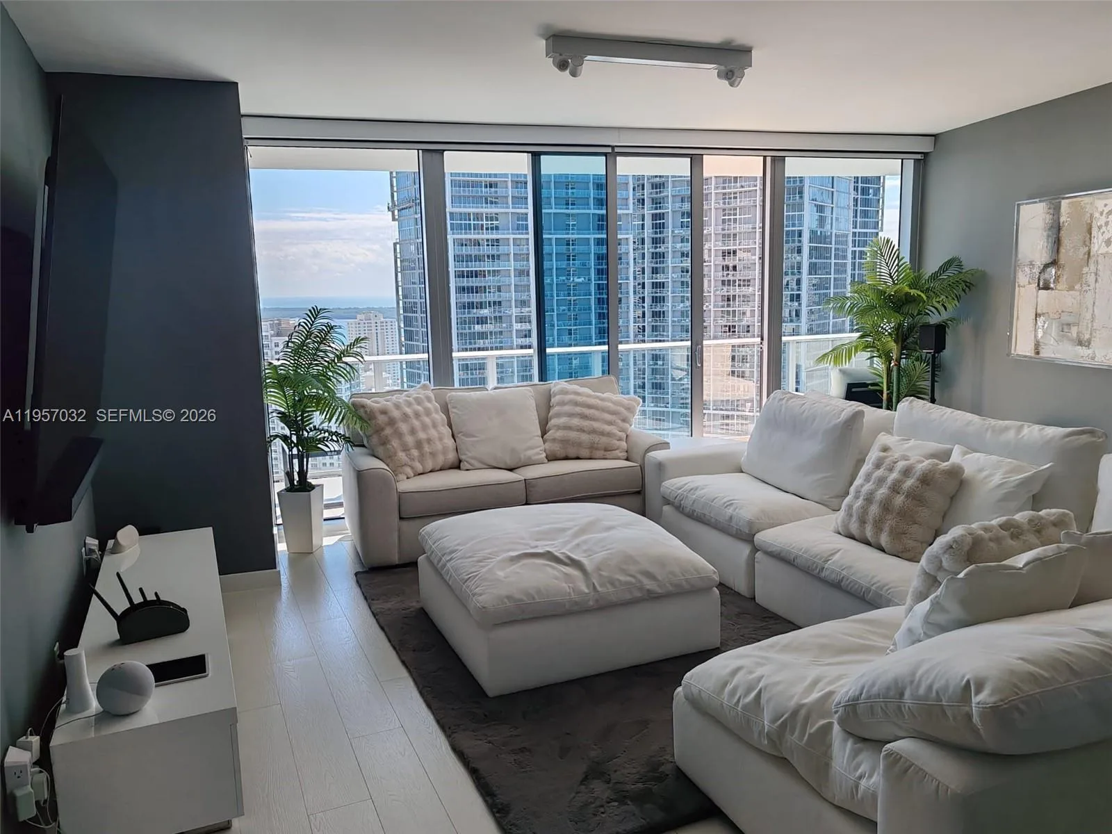 200 Biscayne Boulevard Way # 3907, Miami, FL 33131 photo 2
