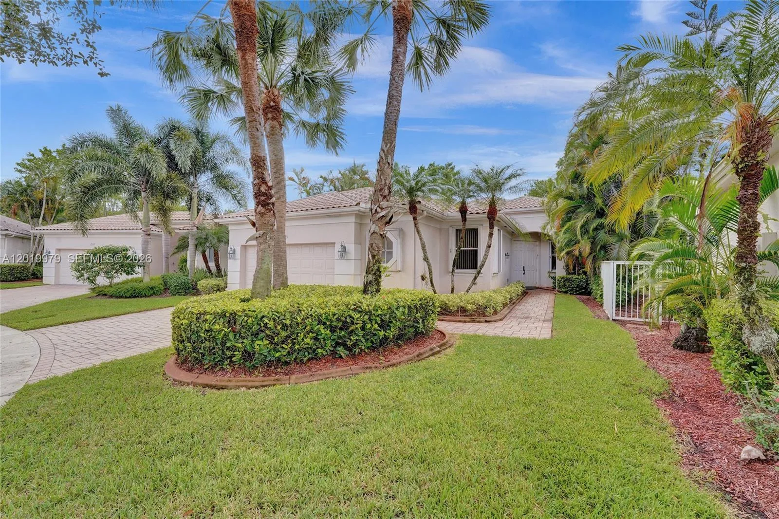2525 Bay Pointe Ct, Weston, FL 33327 photo 2