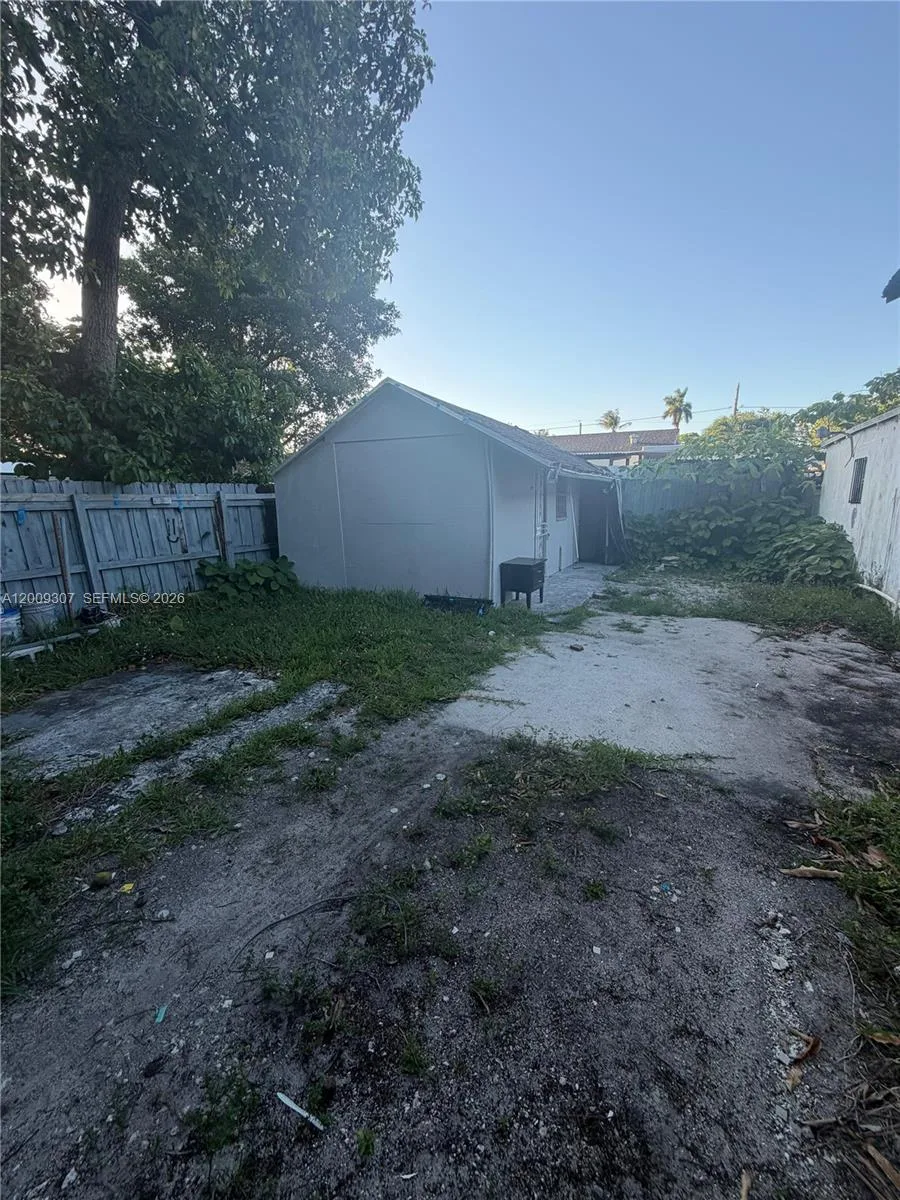 1111 NW 26th St, Miami, FL 33127 photo 13