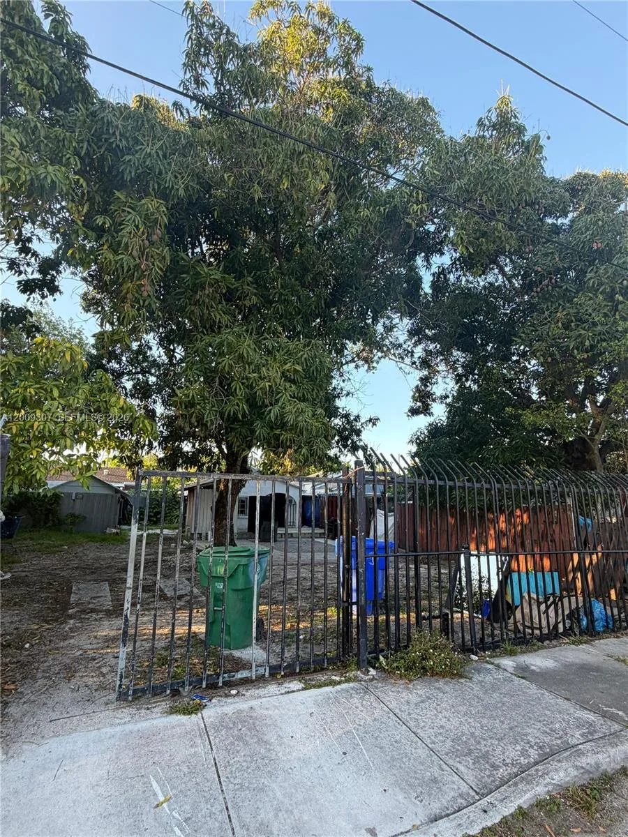 1111 NW 26th St, Miami, FL 33127 photo 8
