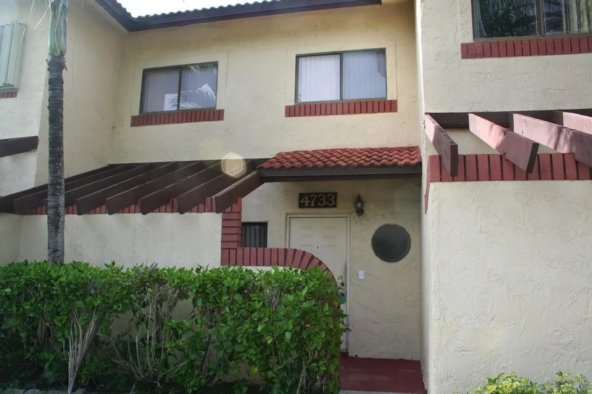 4733 NW 90TH Avenue, Sunrise, FL 33351