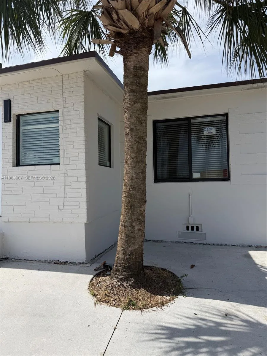 107 W Pembroke Rd, Hallandale Beach, FL 33009 photo 3