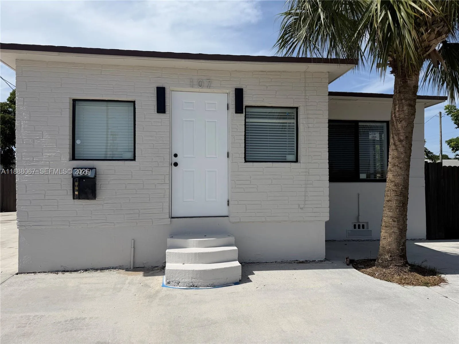 107 W Pembroke Rd, Hallandale Beach, FL 33009 photo 4