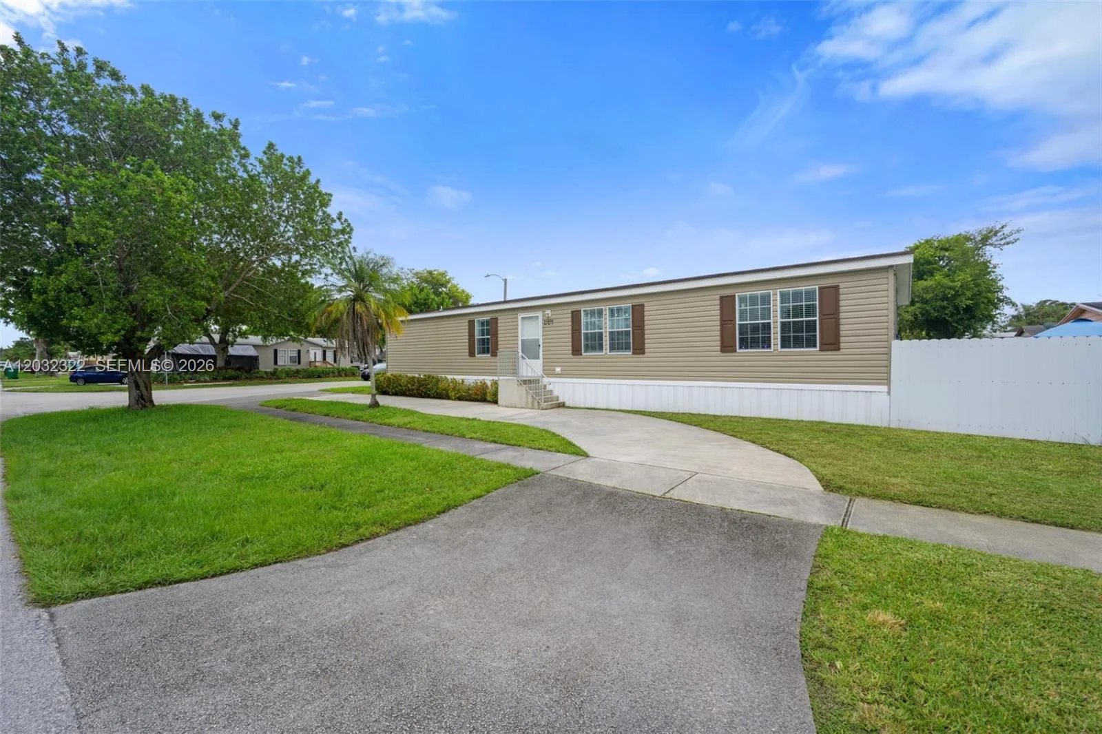 21830 NW 2nd Ct, Pembroke Pines, FL 33029