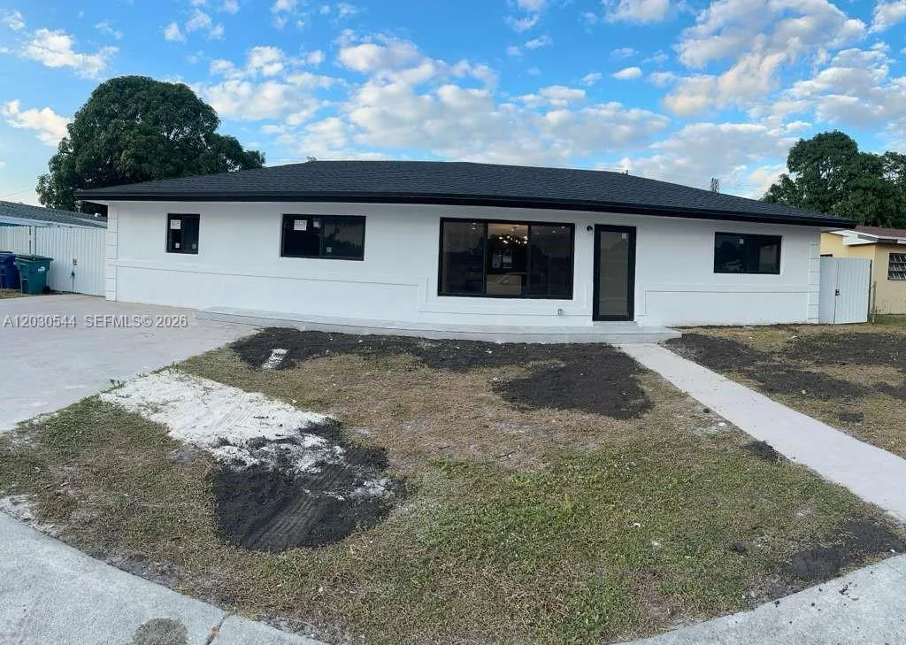 2041 NW 190th Ter, Miami Gardens, FL 33056
