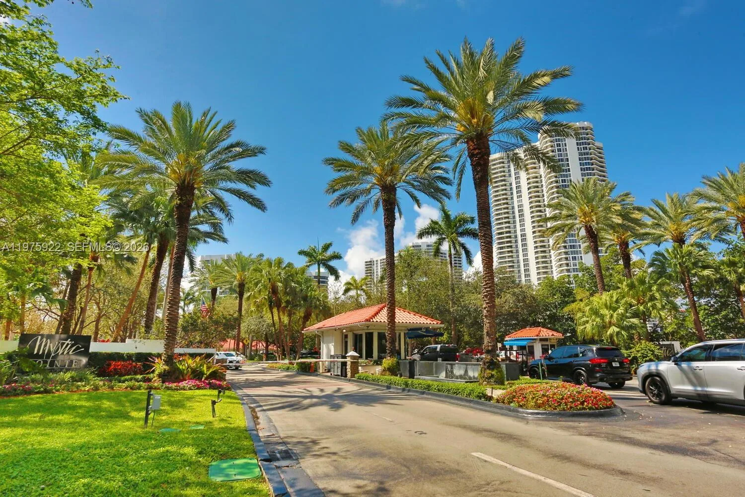 Mystic Pointe Tower 500 photo 4