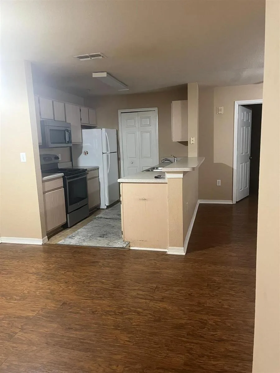 5475 Vineland Road # 8212, Orlando, FL 32811 photo 4
