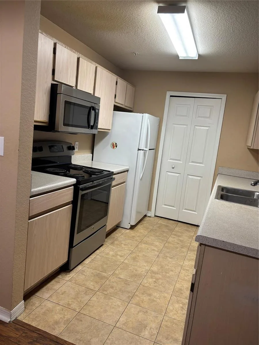 5475 Vineland Road # 8212, Orlando, FL 32811 photo 5