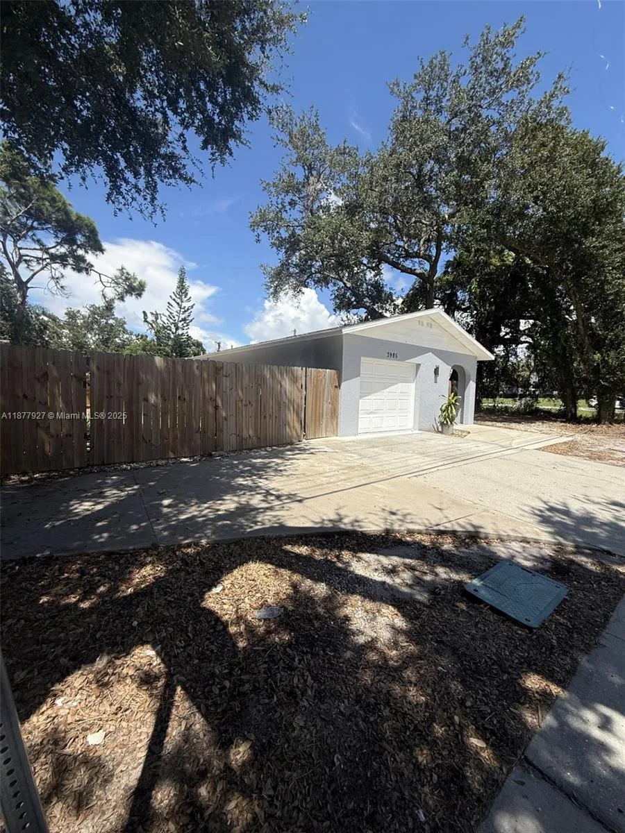 3985 Proctor Rd, Sarasota, FL 34233