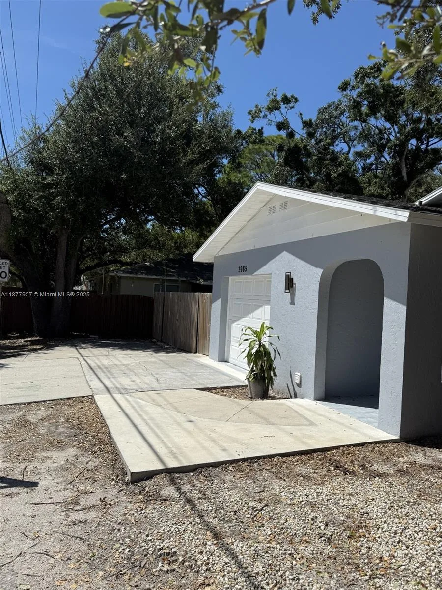 3985 Proctor Rd, Sarasota, FL 34233 photo 2
