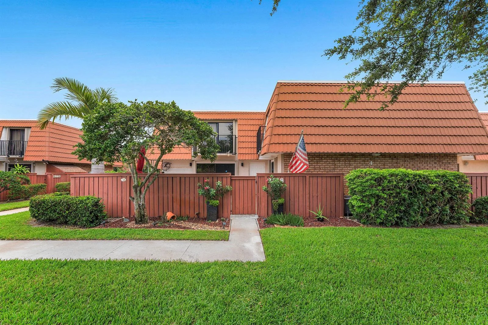 2818 Waterford Drive N, Deerfield Beach, FL 33442
