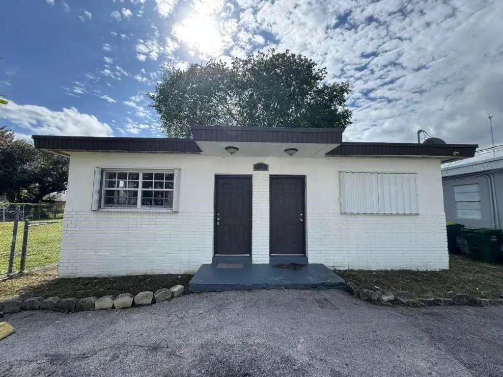 1042 Foster Road # 1-2, Hallandale Beach, FL 33009