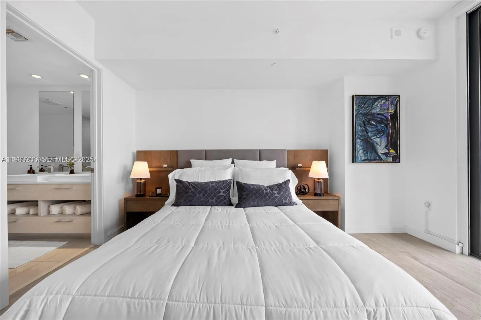 45 SW 9th St # 1403, Miami, FL 33130 photo 13