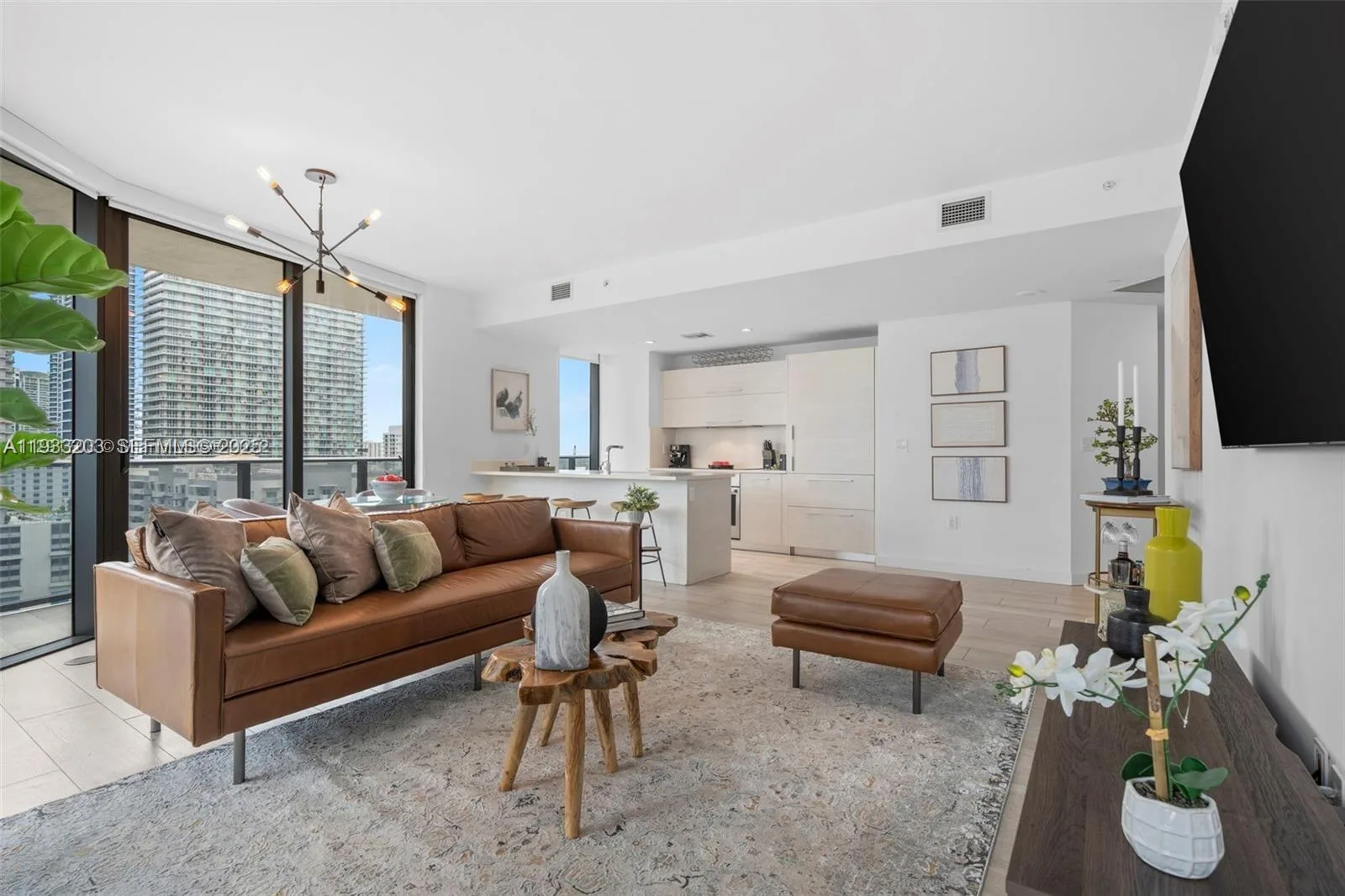 45 SW 9th St # 1403, Miami, FL 33130 photo 2