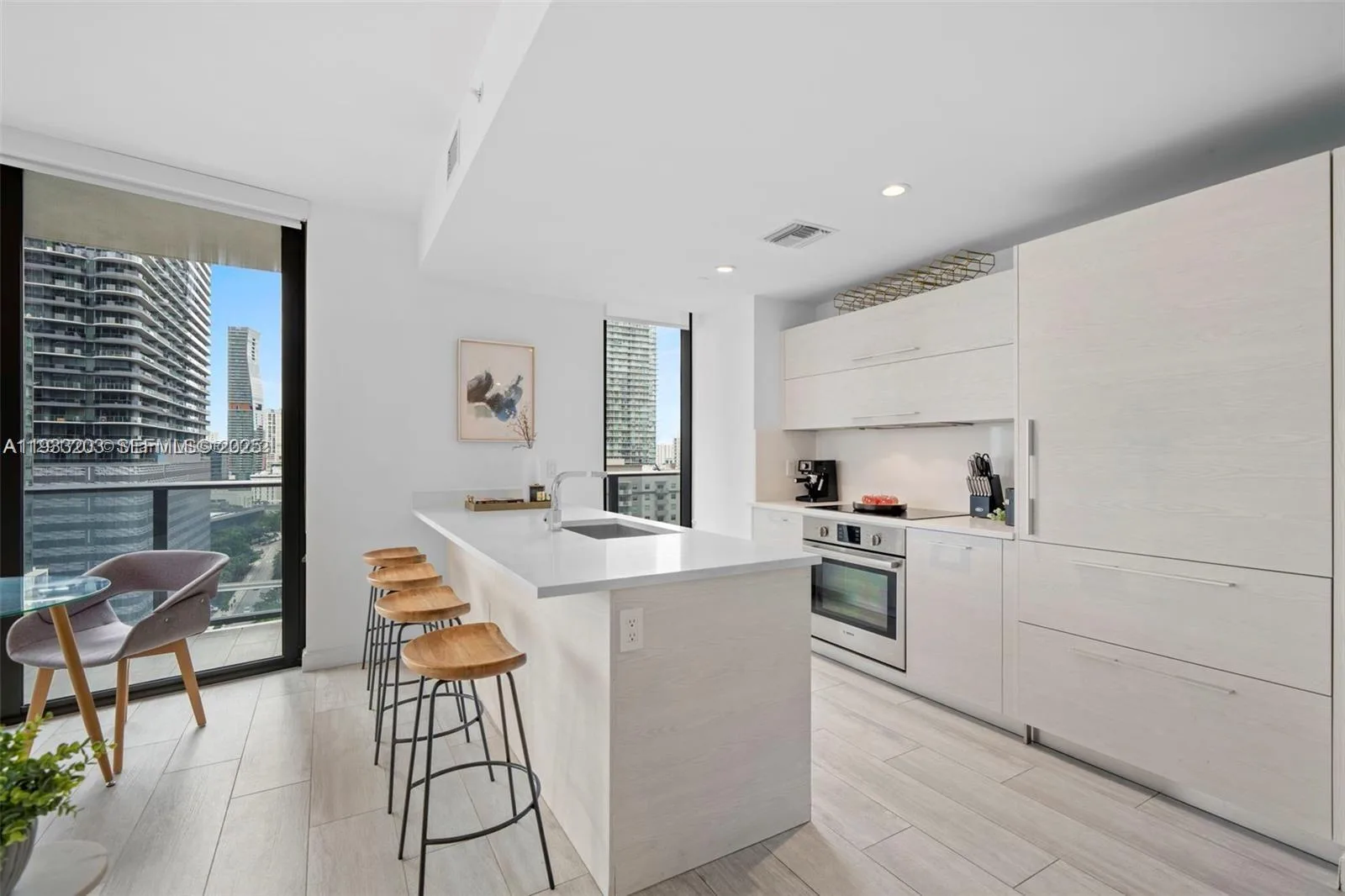 45 SW 9th St # 1403, Miami, FL 33130 photo 4