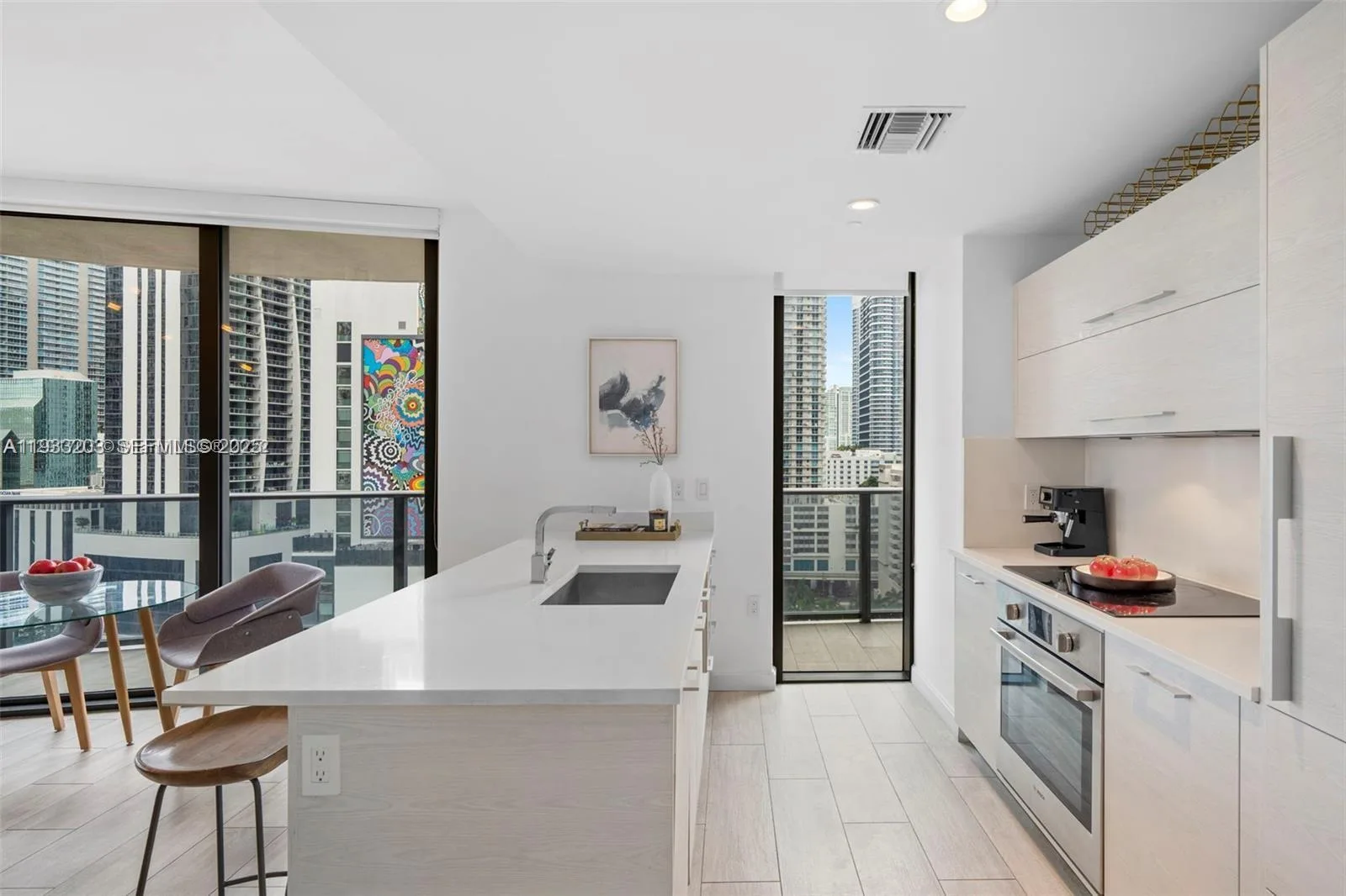 45 SW 9th St # 1403, Miami, FL 33130 photo 5