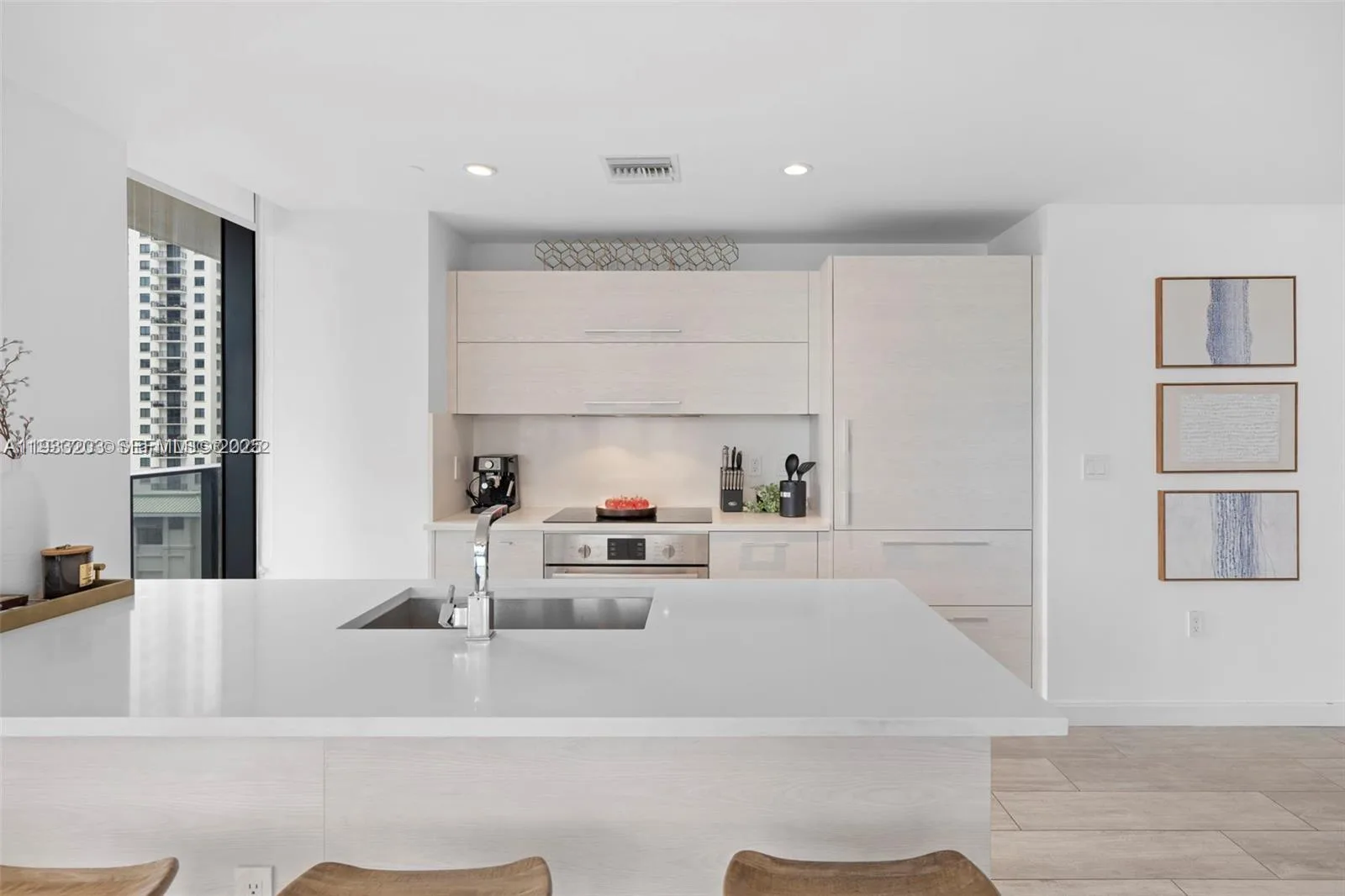 45 SW 9th St # 1403, Miami, FL 33130 photo 6