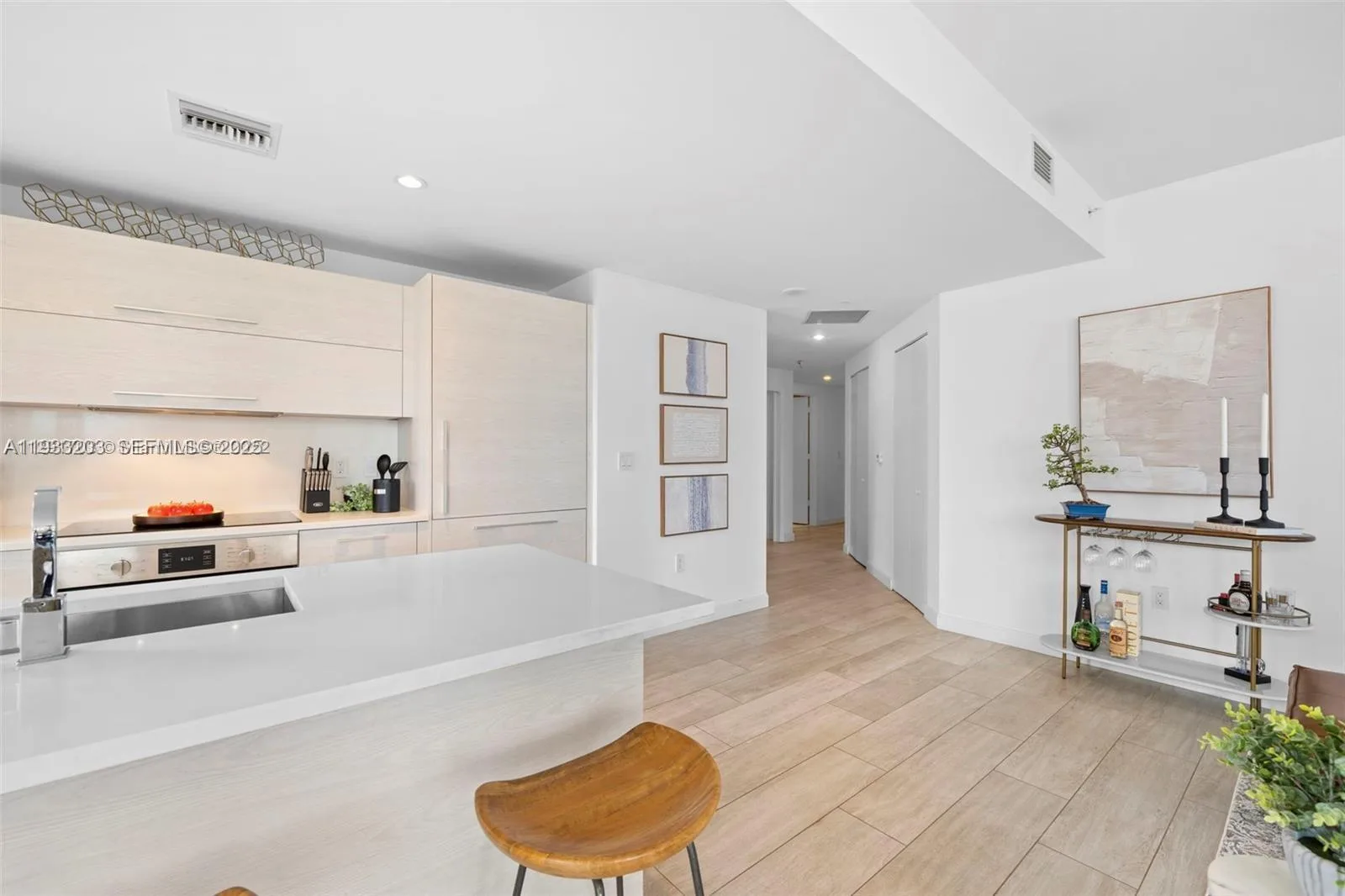 45 SW 9th St # 1403, Miami, FL 33130 photo 7