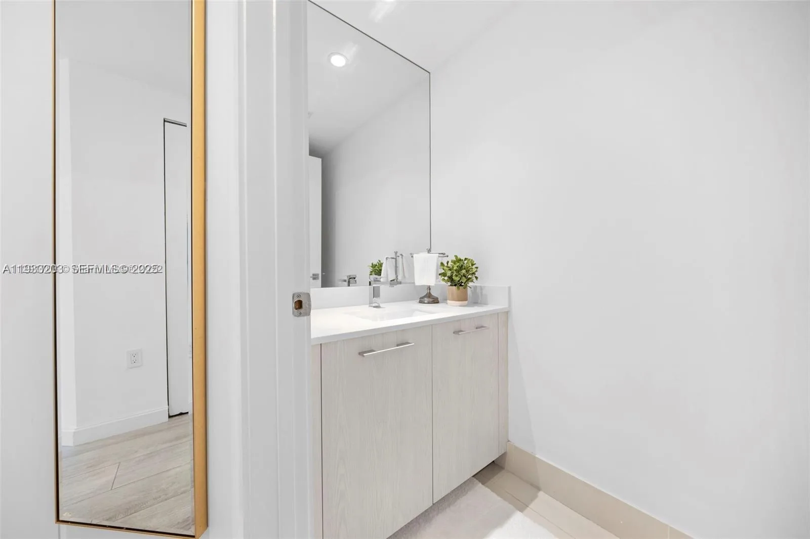 45 SW 9th St # 1403, Miami, FL 33130 photo 9