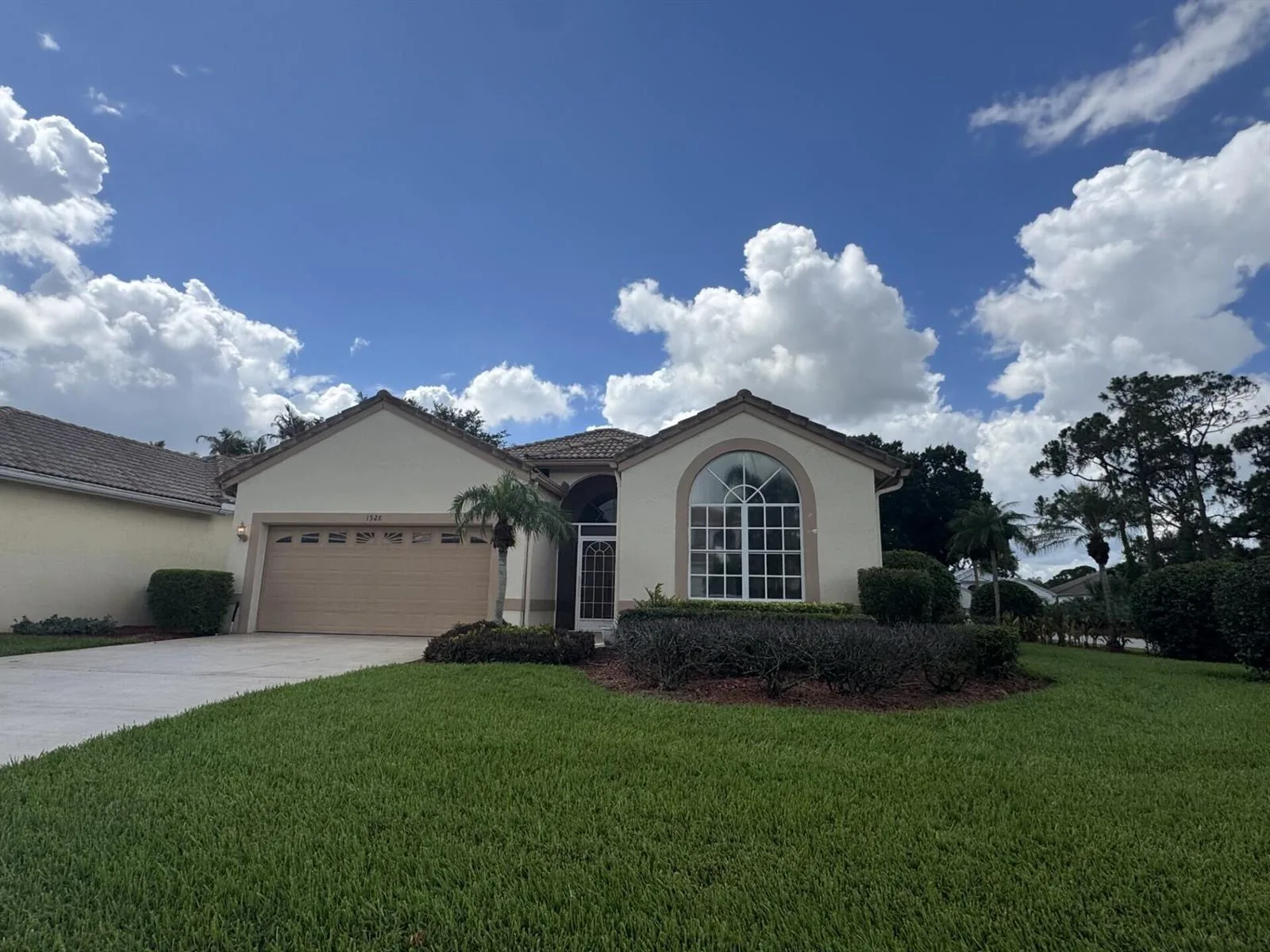 1528 SE Holyrood Lane, Port St. Lucie, FL 34952