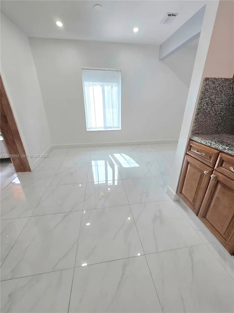 3320 NW 20th St, Miami, FL 33142 photo 9