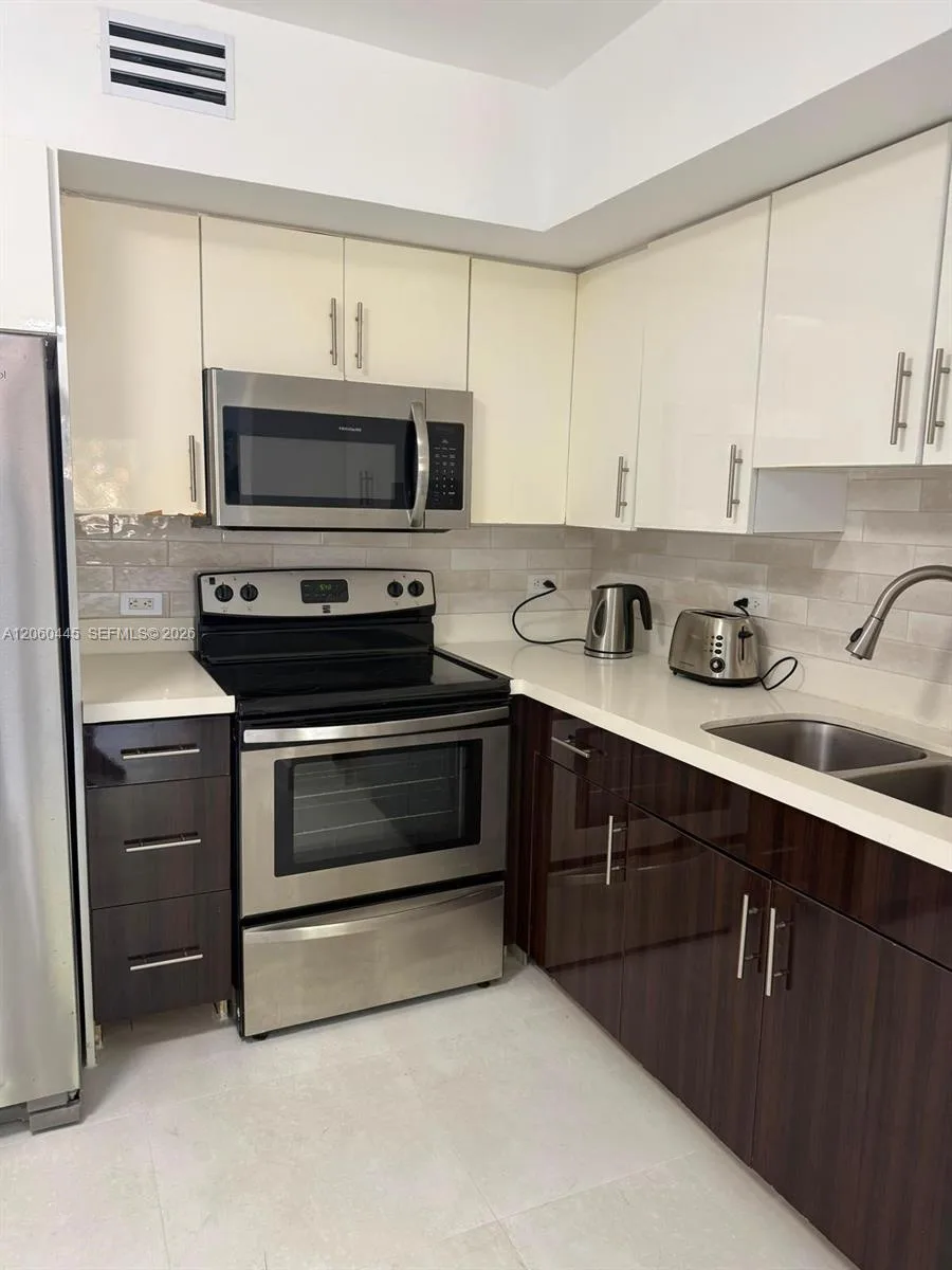 3680 N 56th Ave # 823, Hollywood, FL 33021
