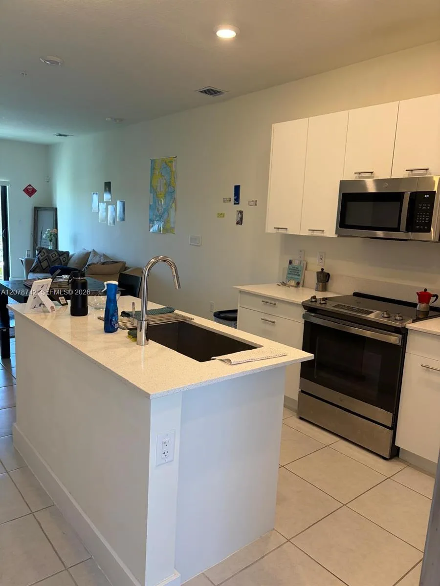 8001 NW 41st St # F-310, Doral, FL 33166