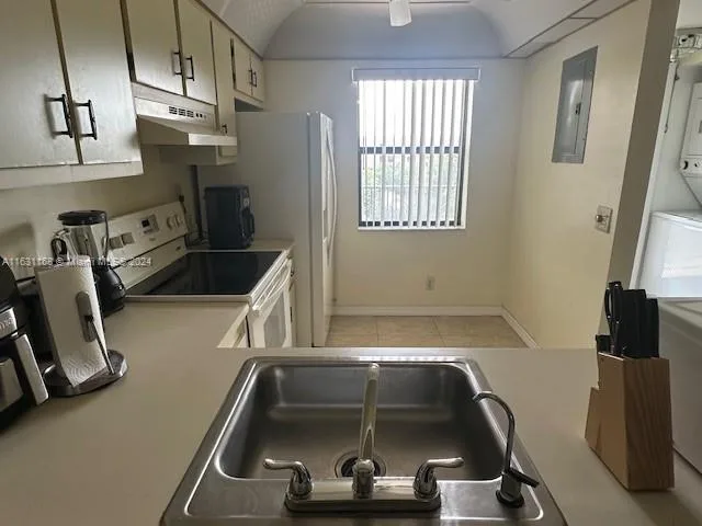 10101 Sunrise Lakes Blvd # 306, Sunrise, FL 33322 photo 3