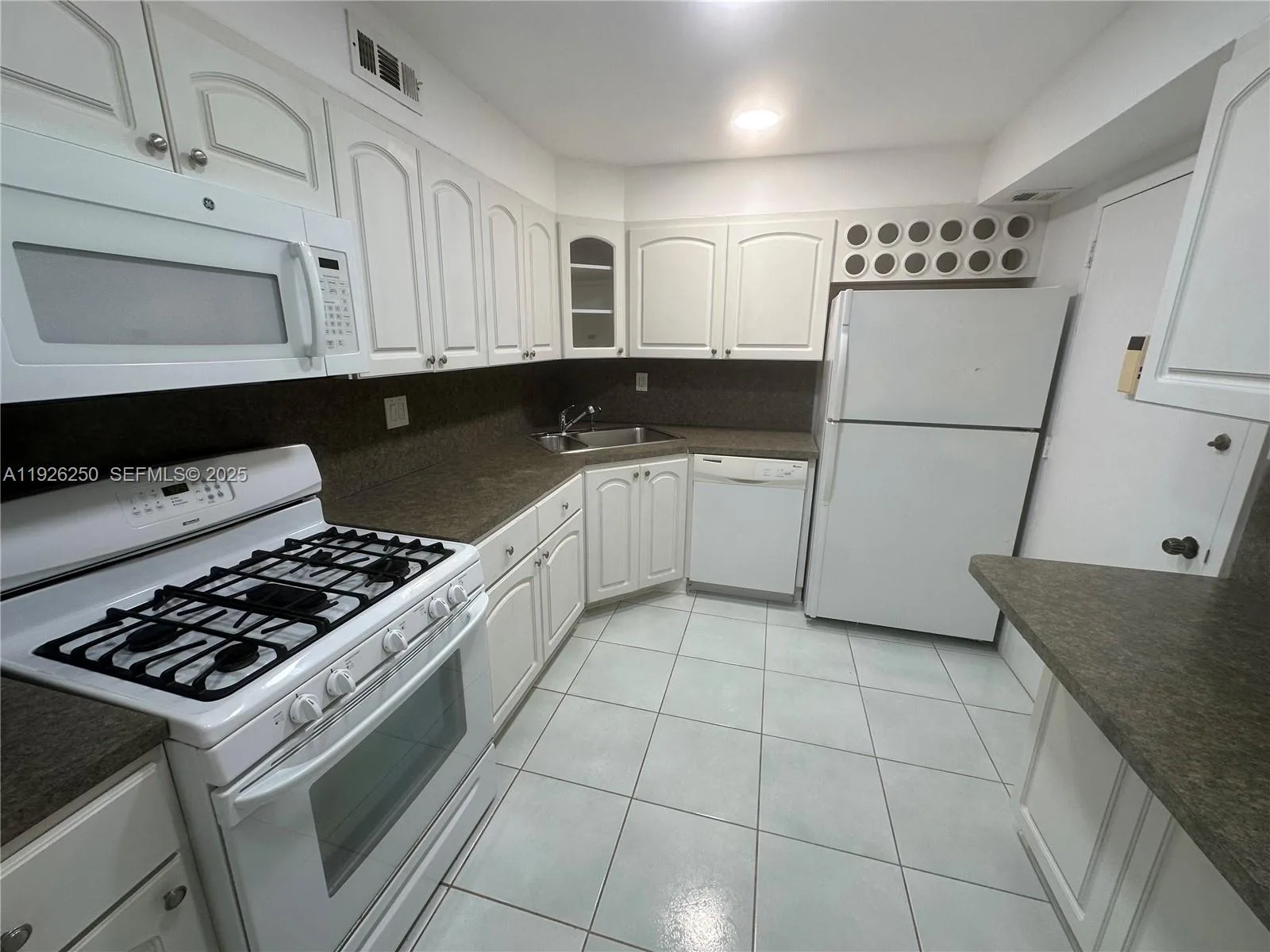 2030 S Ocean Dr # 1705, Hallandale Beach, FL 33009 photo 10