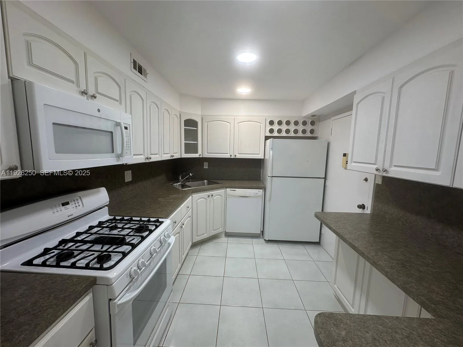2030 S Ocean Dr # 1705, Hallandale Beach, FL 33009 photo 11