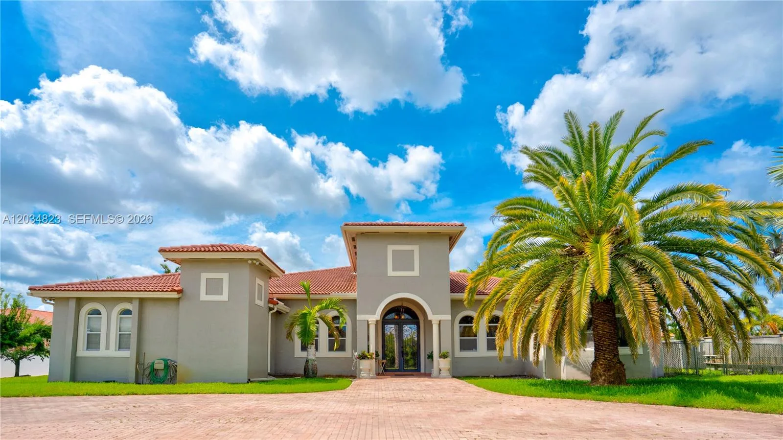 9810 NW 137th St, Hialeah Gardens, FL 33018