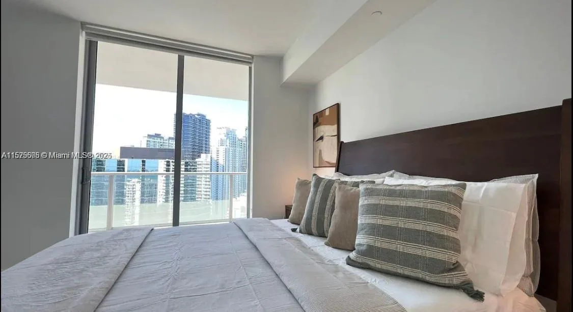 1300 BRICKELL BAY DR # 3400, Miami, FL 33131 photo 9
