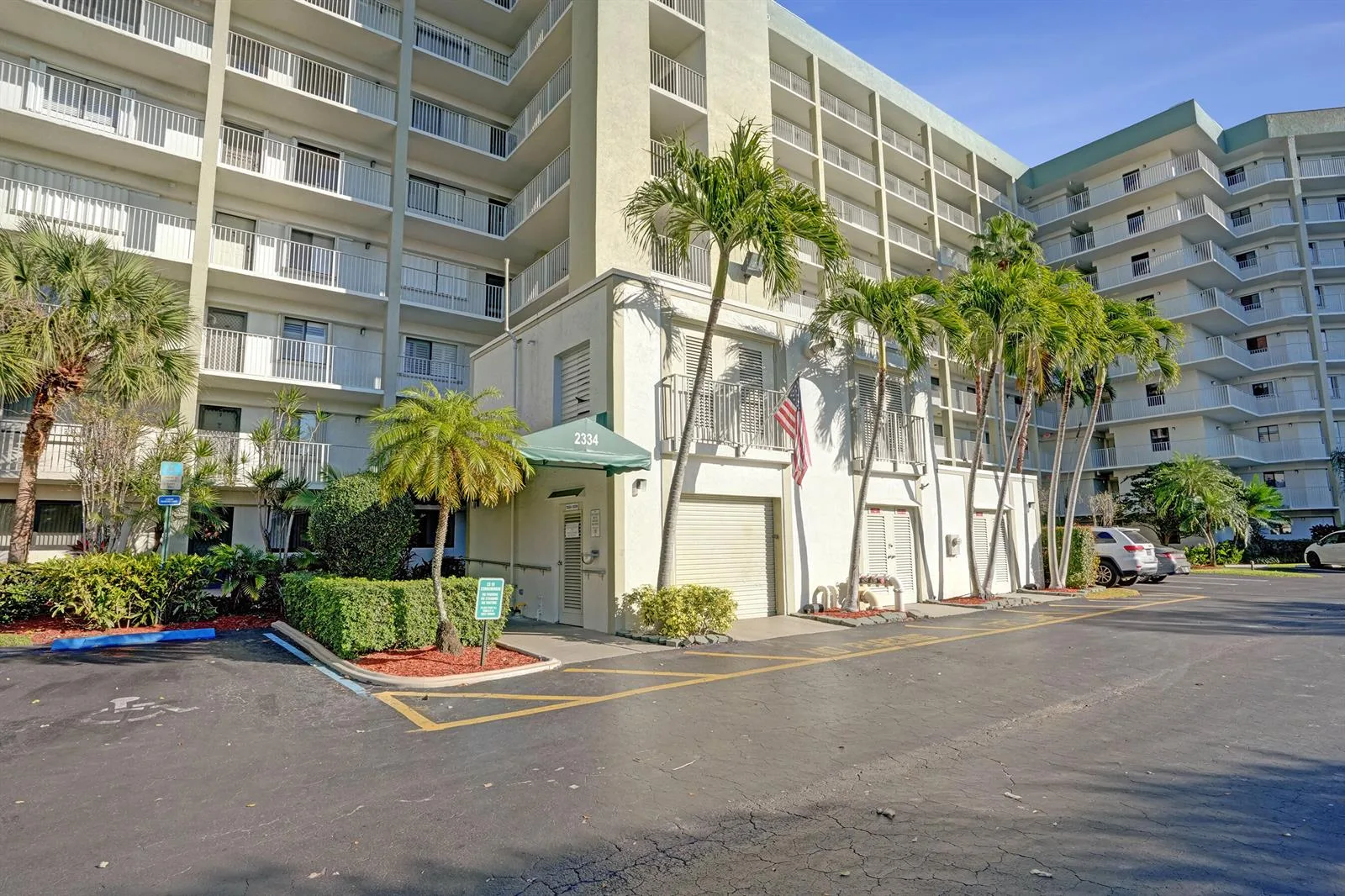 2334 S Cypress Bend Drive # 907, Pompano Beach, FL 33069 photo 2