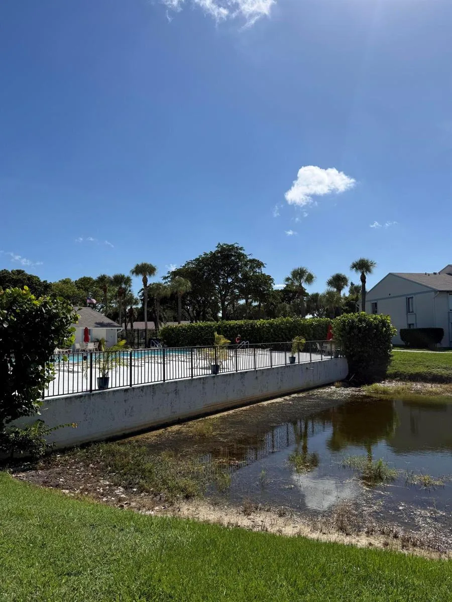 1110 GREEN PINE Boulevard # C2, West Palm Beach, FL 33409 photo 12