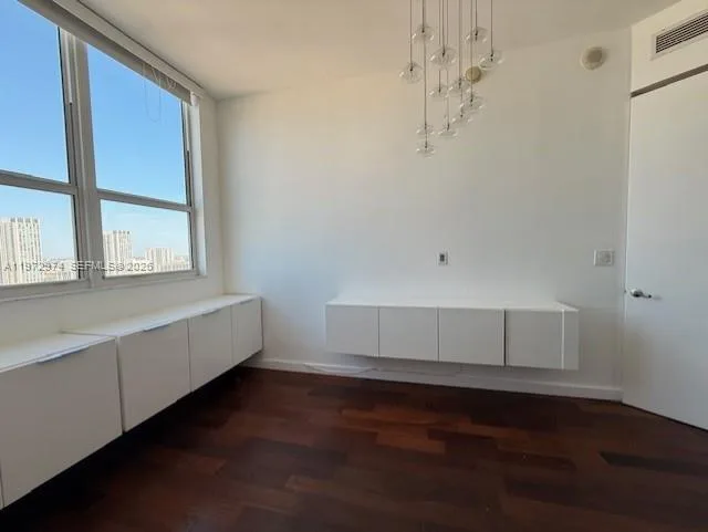 133 NE 2nd Ave # 3213, Miami, FL 33132 photo 4