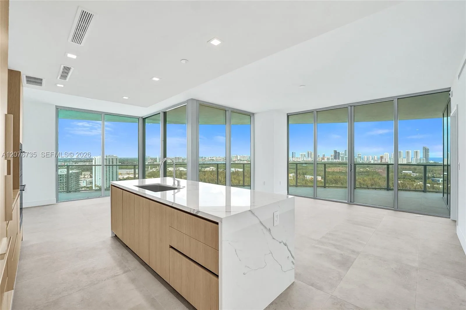 2411 Laguna Circle # 2511, North Miami, FL 33181