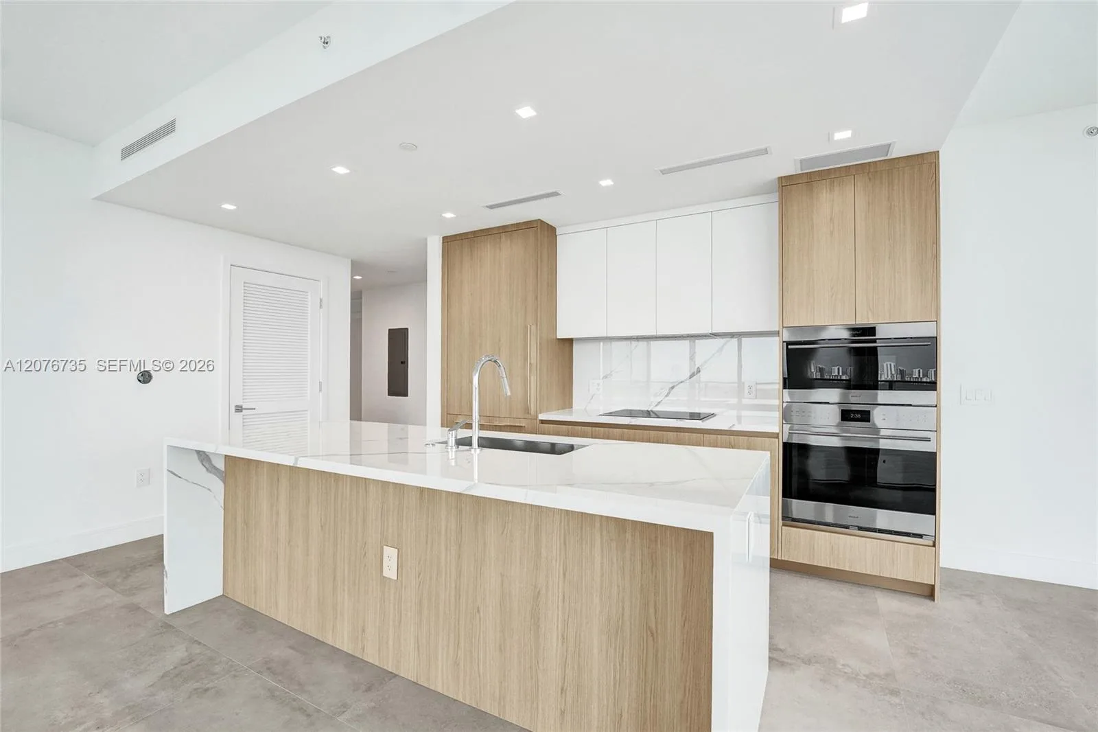 2411 Laguna Circle # 2511, North Miami, FL 33181 photo 2