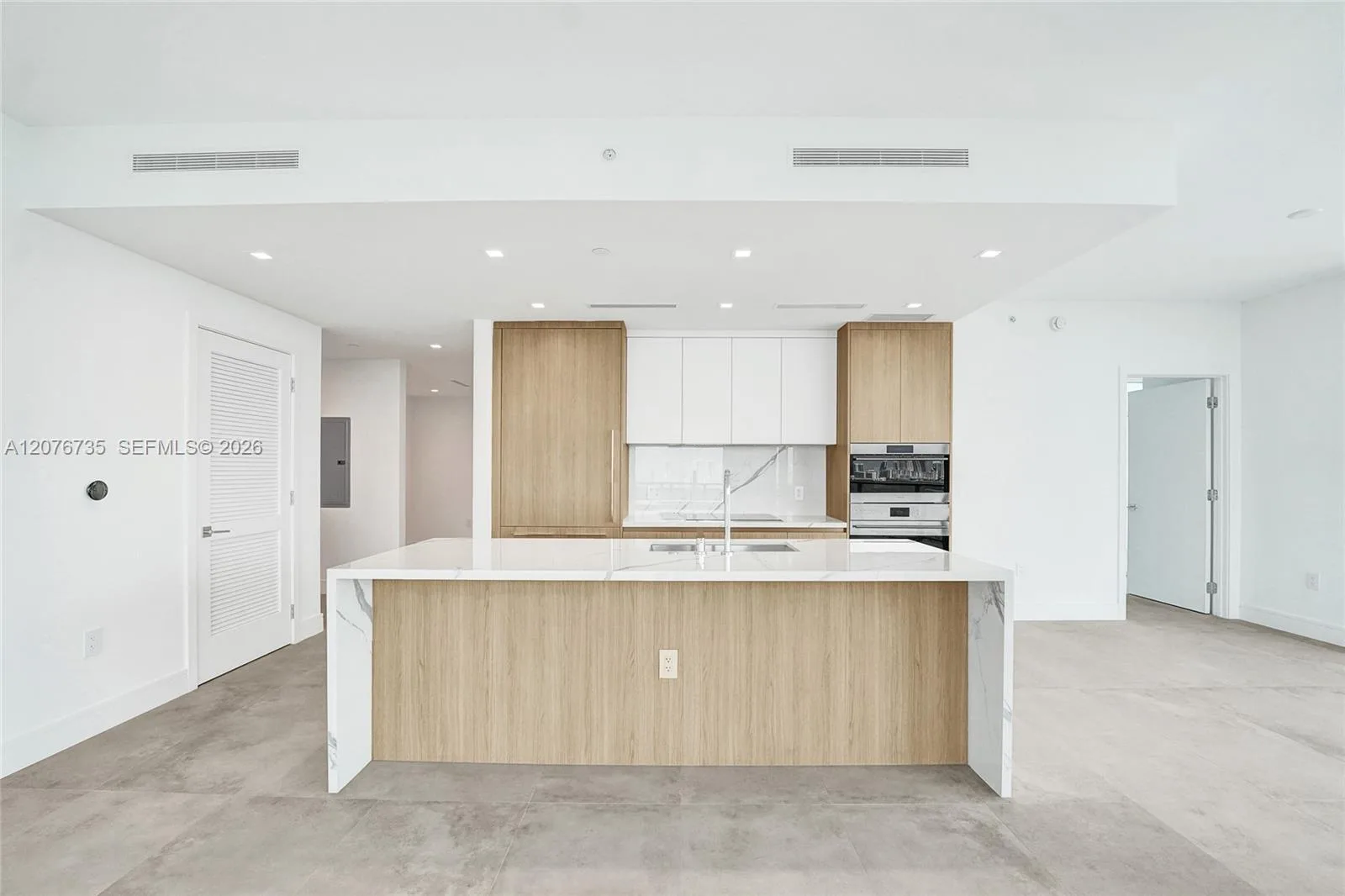 2411 Laguna Circle # 2511, North Miami, FL 33181 photo 3
