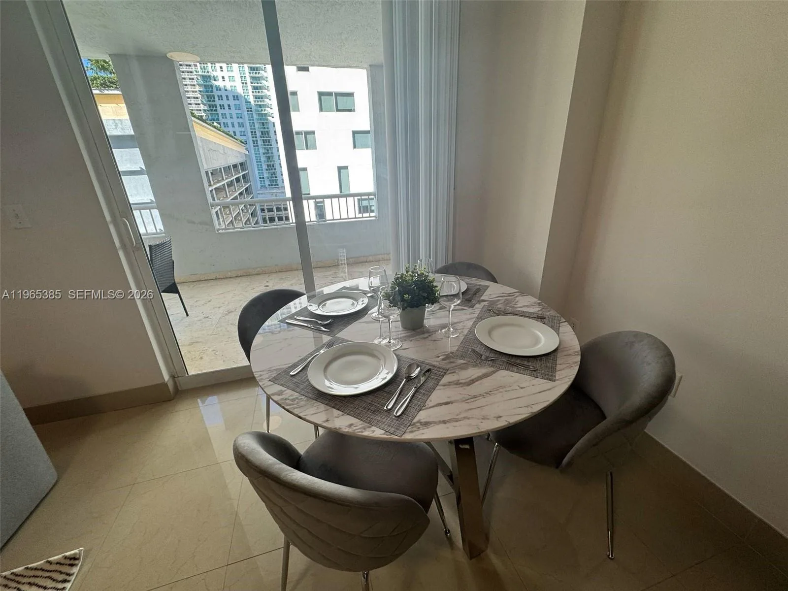 170 SE 14th St # 1108, Miami, FL 33131 photo 4