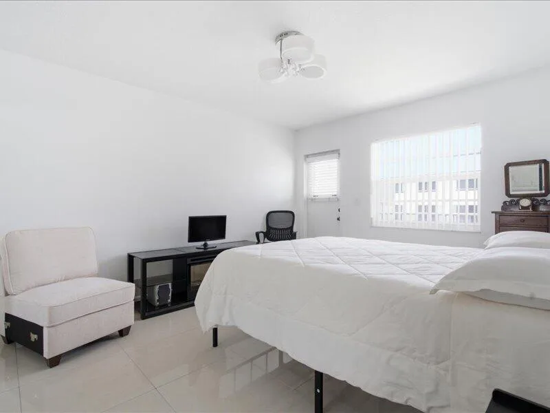 525 Meridian Avenue # 305, Miami Beach, FL 33139 photo 9