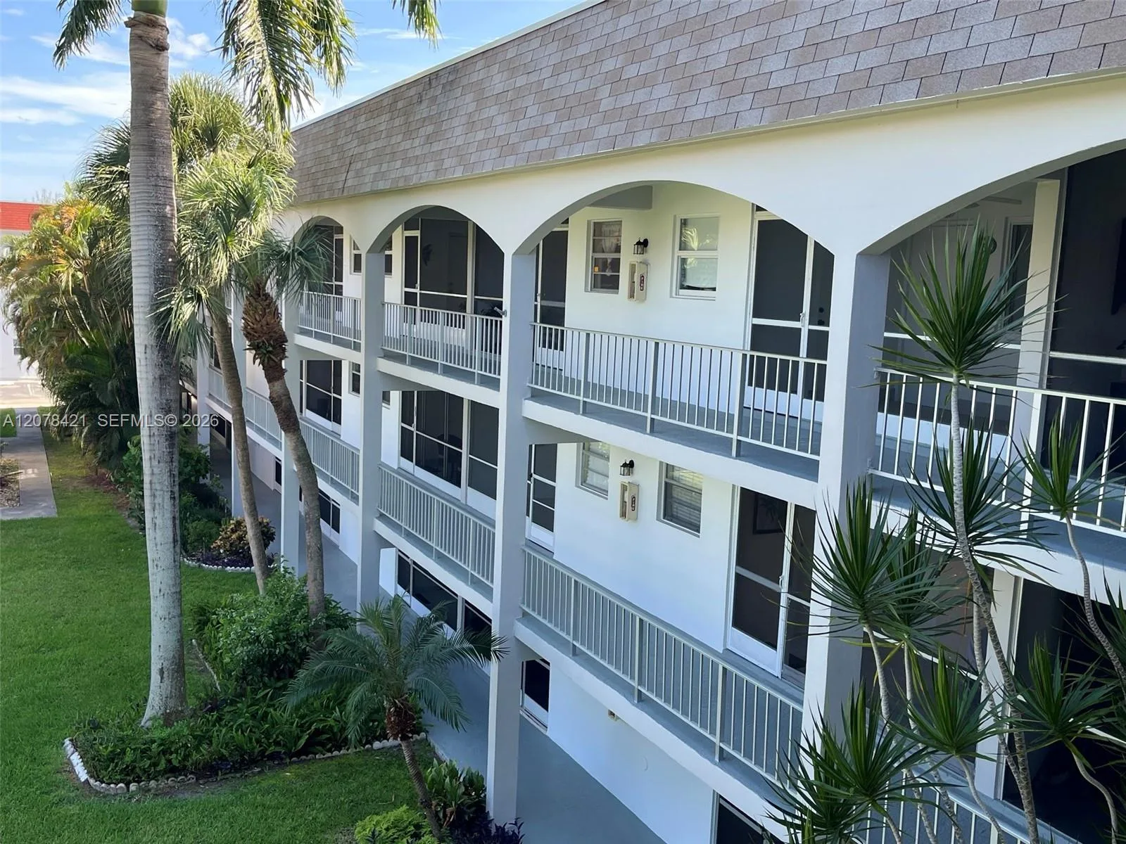 581 Blue Heron Dr # 212-B, Hallandale Beach, FL 33009 photo 2