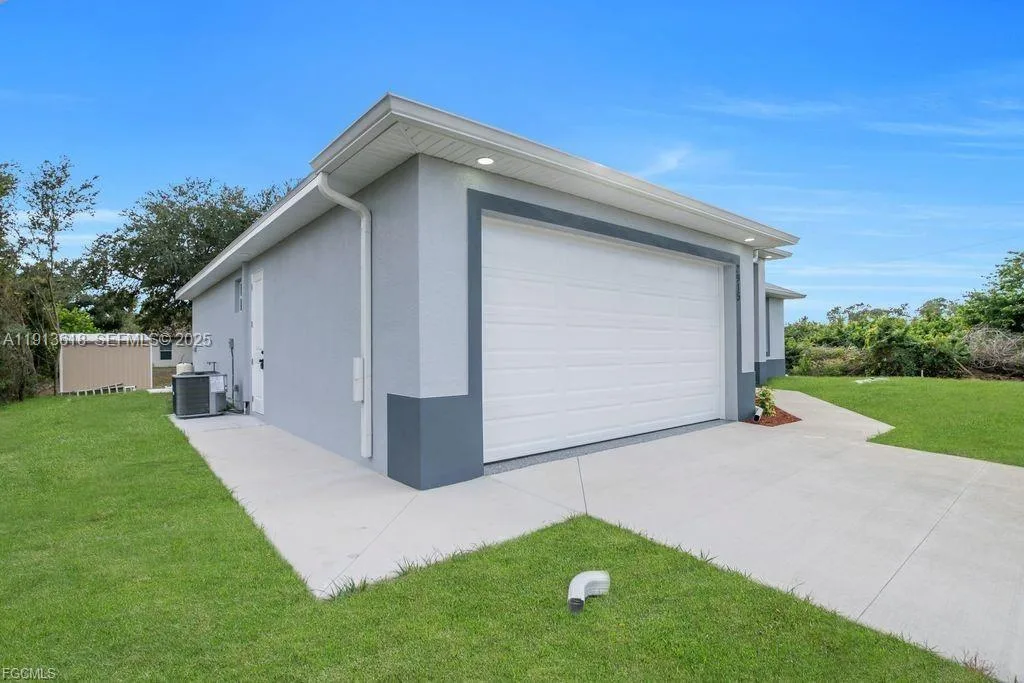 2915 6th ST SW, Lehigh Acres, FL 33976 photo 4