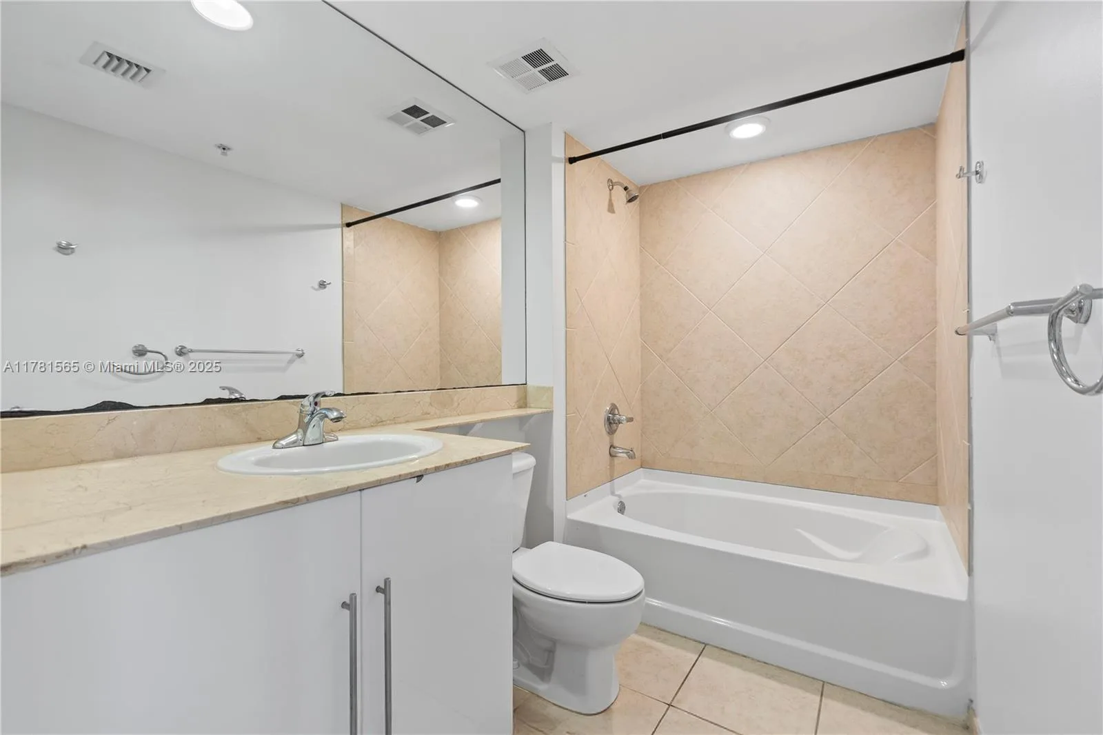 325 S Biscayne Blvd # 1214, Miami, FL 33131 photo 10