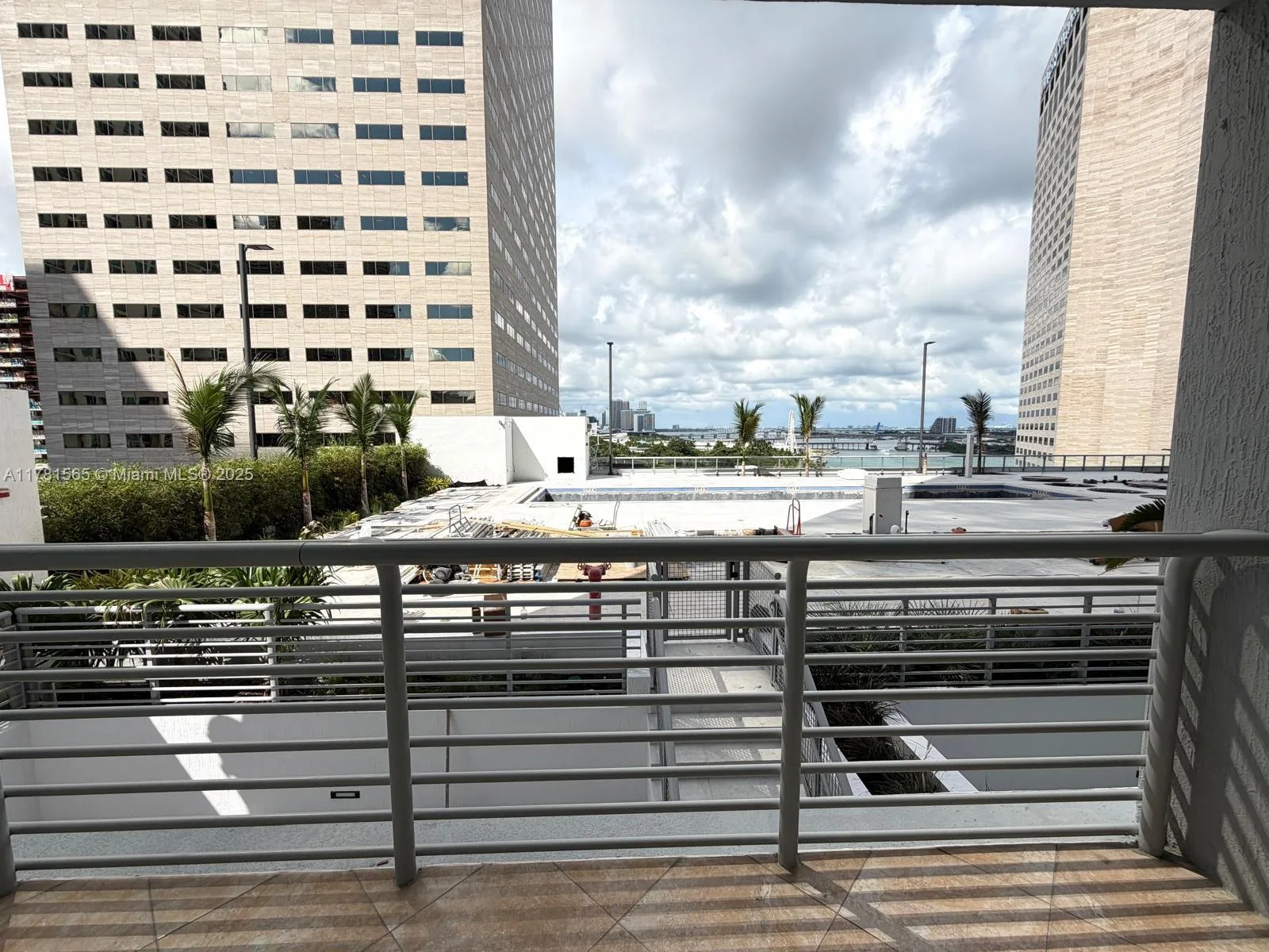 325 S Biscayne Blvd # 1214, Miami, FL 33131 photo 2