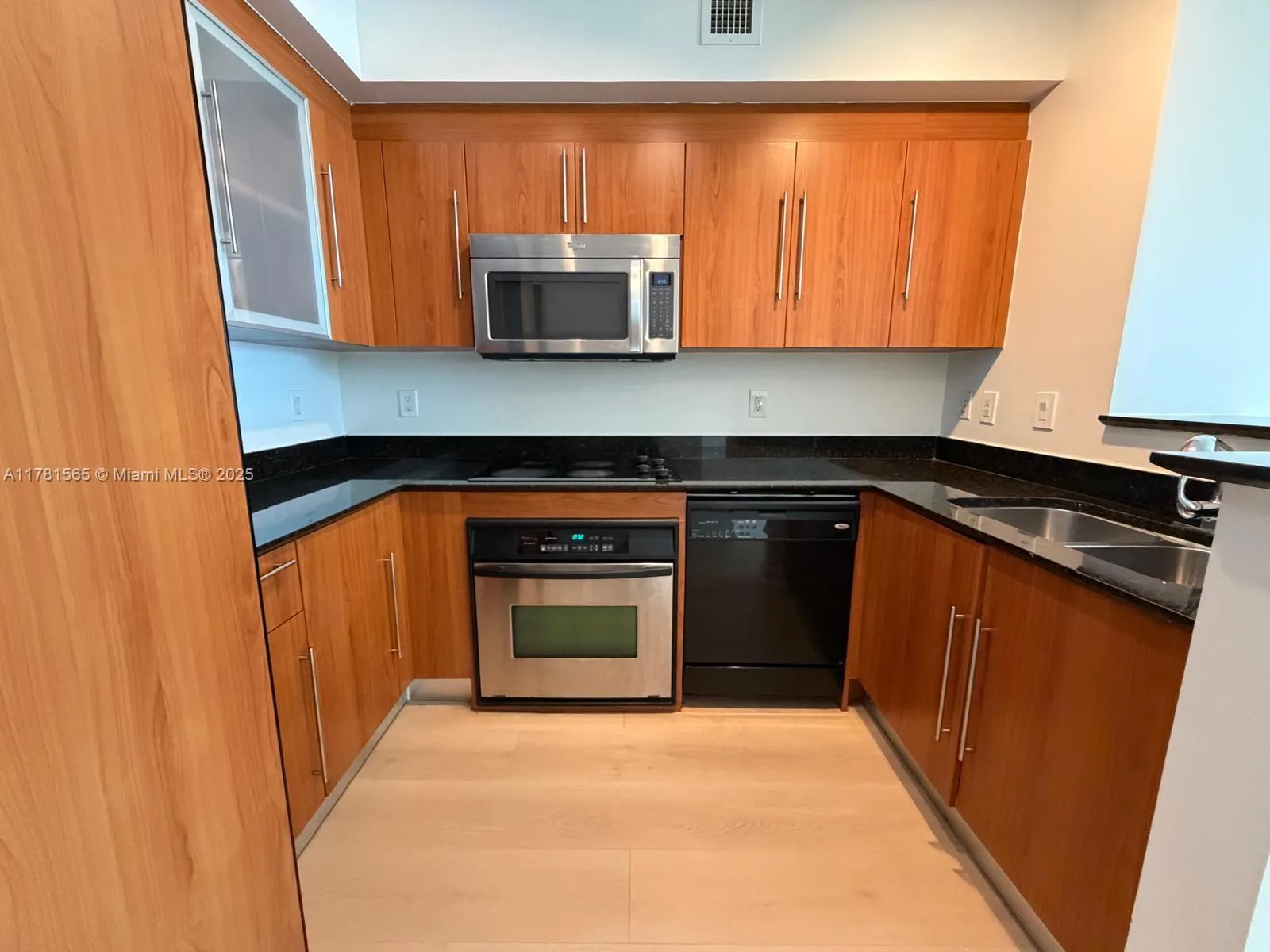 325 S Biscayne Blvd # 1214, Miami, FL 33131 photo 6