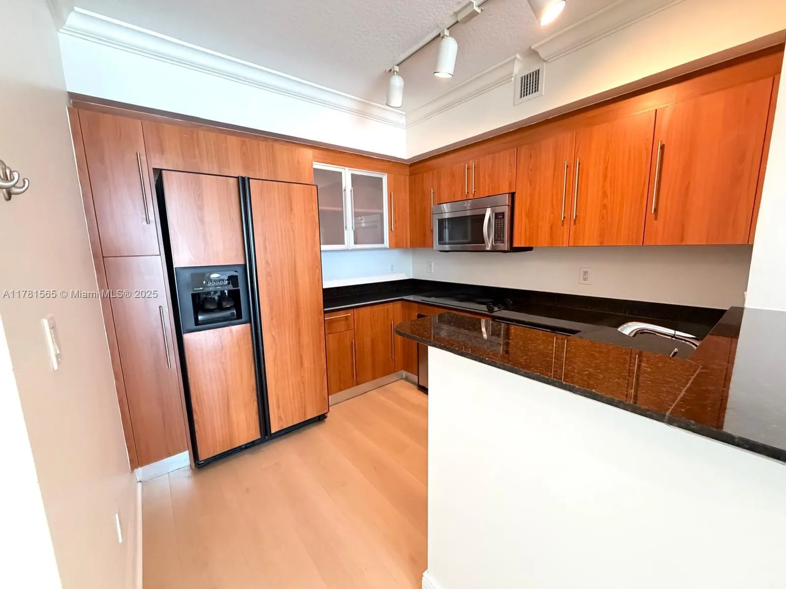 325 S Biscayne Blvd # 1214, Miami, FL 33131 photo 7