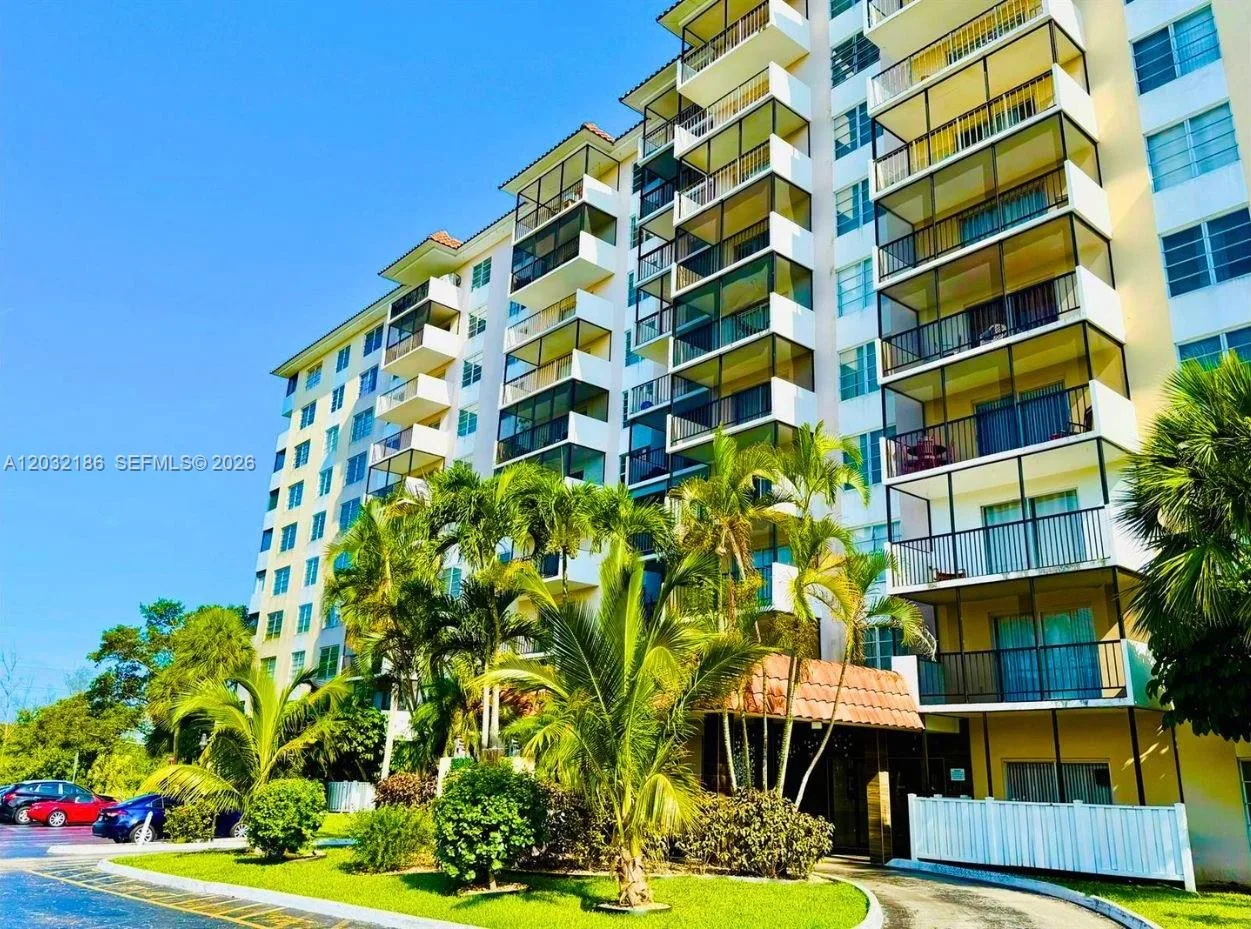 4164 Inverrary Dr # 204, Lauderhill, FL 33319