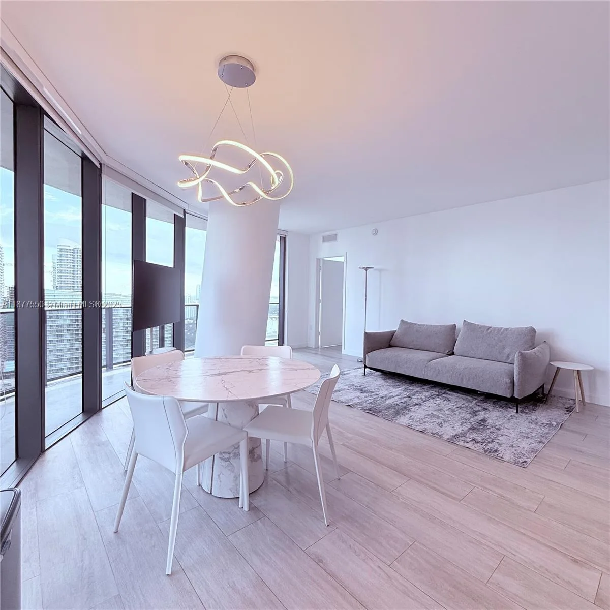 55 SW 9th St # 3903, Miami, FL 33130 photo 3
